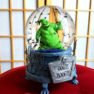 Nightmare Before Christmas wind up snow globe